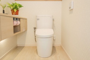 最新のトイレに取り替えました。
お掃除のしやすいトイレで、面倒だったトイレ掃除の負担を軽減します。