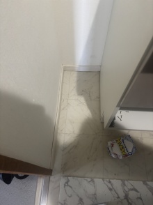 波打った巾木